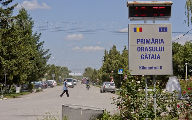 Secretarul Primăriei Oraşului Gătaia, arestat pentru o mită de 14.000 de euro cerută unui român plecat în SUA