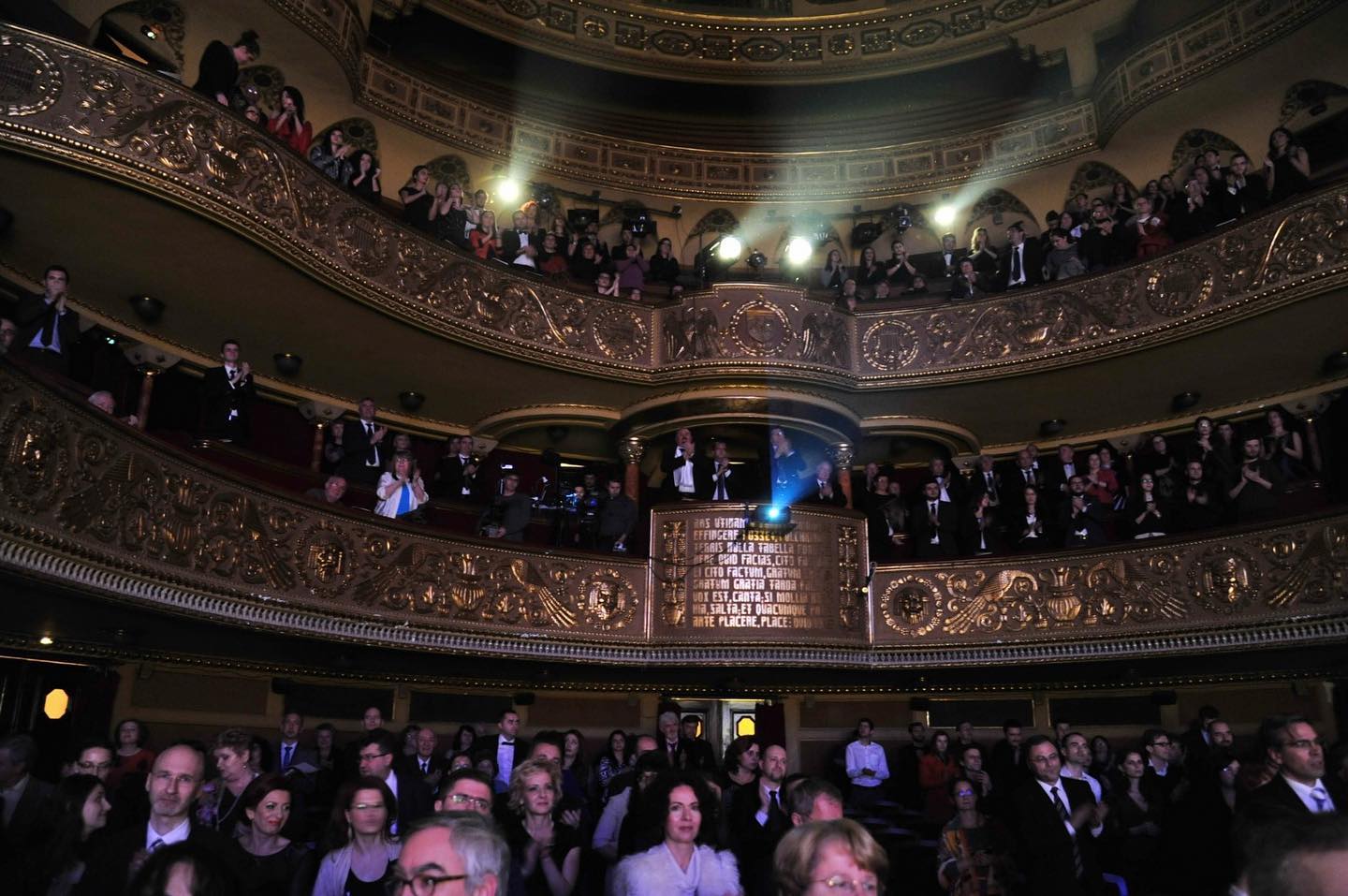 Dat fiind gradul mare de contaminare cu noul coronavirus, Teatrul Național din Timișoara reprogramează reprezentațiile stabilite pentru perioada 10 – 22 martie 2020