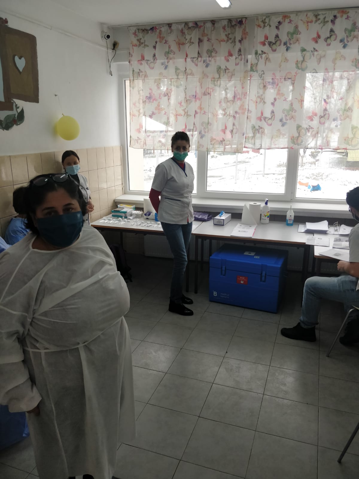 Medicii rezidenți ATI Timișoara oferă ajutor pentru vaccinarea persoanelor din centrele rezidențiale din județul Timiș