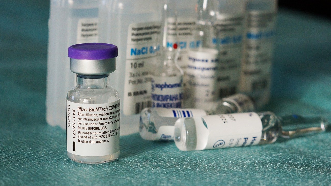 Tranşă record de 1.091.610 doze vaccin Pfizer/BioNTech va ajunge luni în ţară