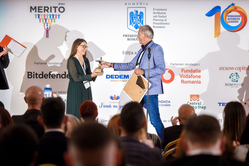 O profesoară excepțională din Timişoara a fost premiată la Gala MERITO pentru inovaţie în educație