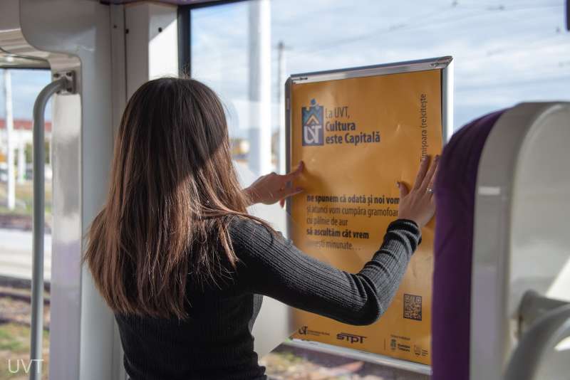 Universitatea de Vest lansează proiectul „Timişoara (re)citeşte”, în mijloacele de transport în comun
