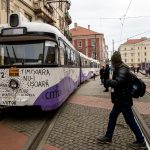 Poezie, muzică și povești în tramvaiul desenat de Dan Perjovschi la Timișoara Perjovschi_Tramvai