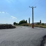 Probleme grave în lărgirea drumului de legătură Timișoara - A1. Președintele Consiliului Județean Timiș acuzat de incompetență stalp_in_drum