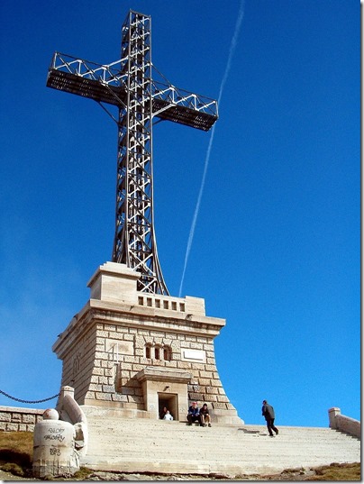 800px-Bucegi_heroes_cross