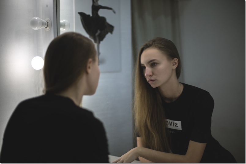 girl-woman-reflection-conversation-mirror-beautiful-983607-pxhere.com