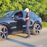 FOTO: Acțiune rutieră la Timișoara. Polițiștii au aplicat 49 de sancțiuni și au reținut 13 permise de conducere 3-politie_verificari