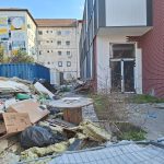 Firma responsabilă de reabilitarea Cinema Dacia, sancționată pentru a 12-a oară pentru gestionarea necorespunzătoare a deșeurilor 1-deseuri_Cinema_Dacia