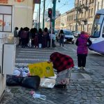 Cerșetorii și oamenii străzii, mai puțini pe timp de iarnă în Timișoara: 75 de persoane ridicate de Poliția Locală într-o lună 1-cersetori_Timi