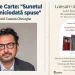 Cosmin Gheorghe și afișul oficial al lansării romanului Sunetul lucrurilor niciodată spuse la Art Encounters Timișoara