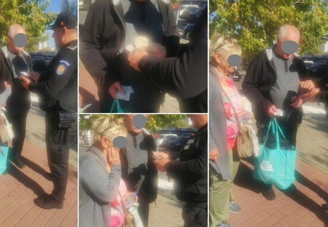 foto cu un polițist local din Timișoara care înapoiază un portofel pierdut cu bani și acte unui pensionar de 77 de ani și soției acestuia.