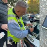 Polițist local din Timișoara înapoiind portofelul cu bani și acte proprietarului.