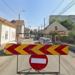 Semn de circulație și stradă din Timișoara cu trafic restricționat pentru lucrări